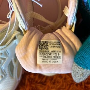 Reebok Cream Sneakers for Everyday Comfort